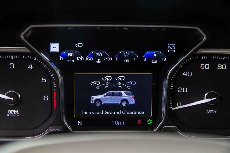 Панель приборов GMC Yukon Denali 2020 года  (фото 13 из 31)